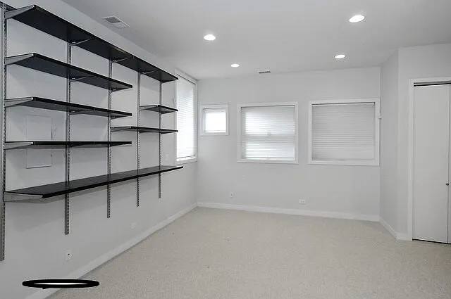 813 N May St — Photo 7