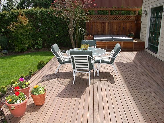 Expansive decking