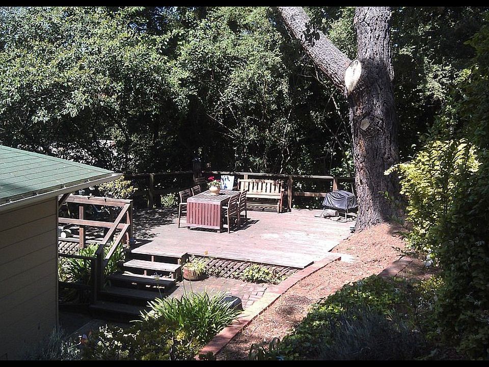 Outdoor deck