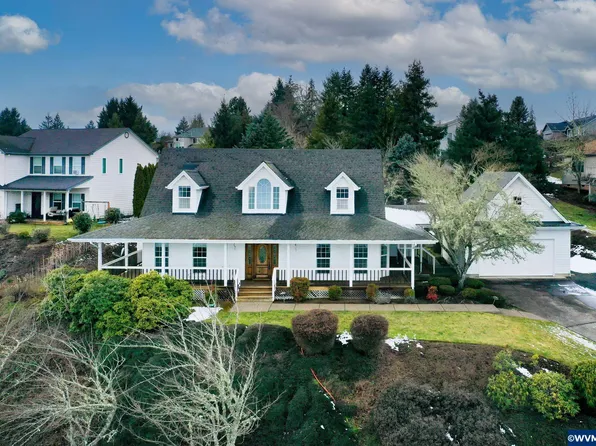 2407 SW Oakwood Dr, Dallas, OR 97338