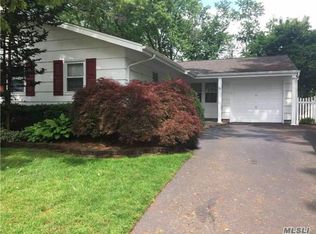 34 Tulipwood Dr, Commack, NY