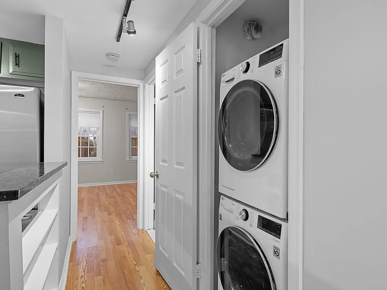 1957 1/2 Calvert St NW — Photo 11
