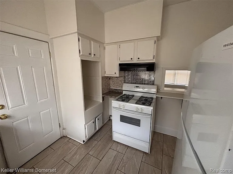 15771 Turner St — Photo 5
