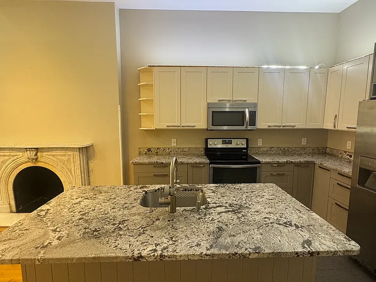 933 N Calvert St #B — Photo 3