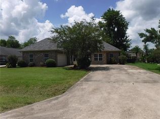 102 Edna Dr, Des Allemands, LA 70030
