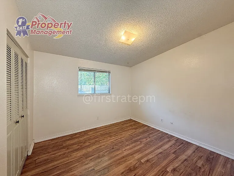 210 S Homedale Ave — Photo 20