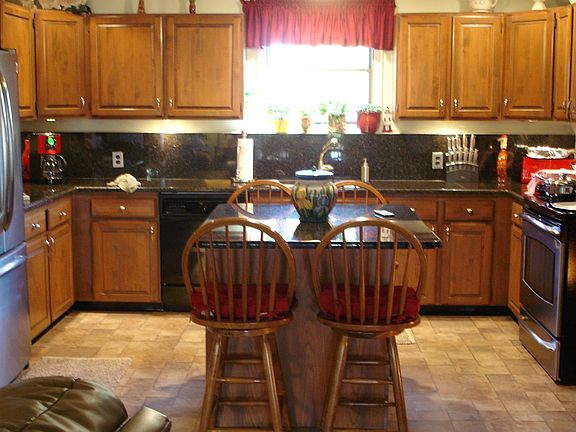 Kitchen w granite countertops & stainless steel appliances