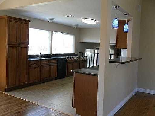 2nd image of 3850 Spitze Dr
