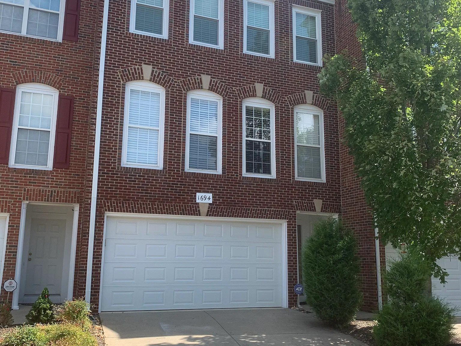 3 bed, 3.5 bath, 2226 sqft, $3,500 — Photo 1