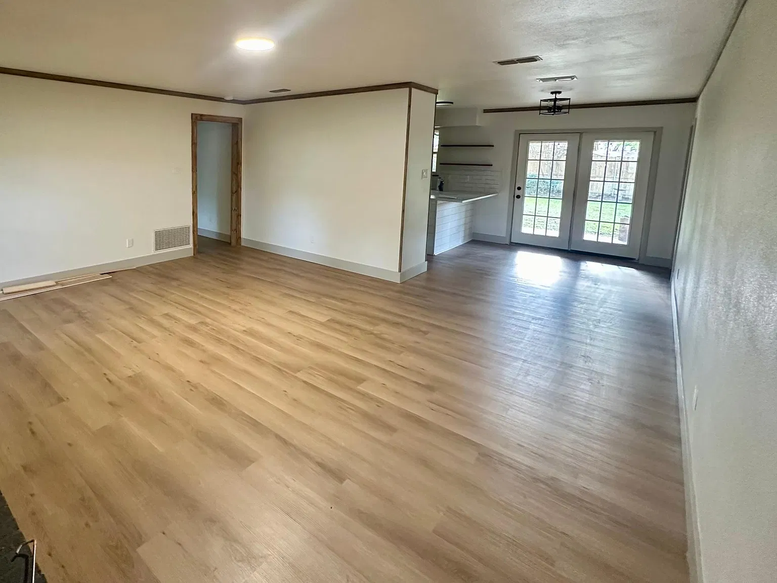 2 bed, 1.5 bath, 1140 sqft, $1,600 — Photo 3