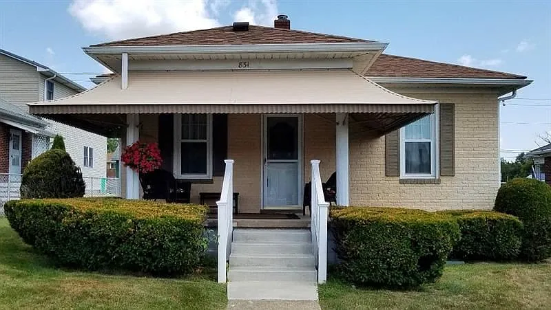831 John St photo 1