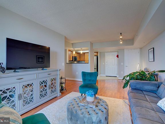 4th image of 11800 Sunset Hills Rd Unit 823