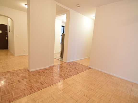 4th image of 2 Pinehurst Ave APT C1