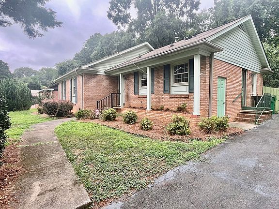 3rd image of 1939 Edgewater Dr
