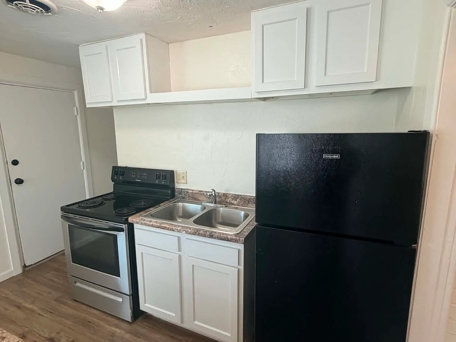 1 bed, 800 sqft, $1,095 — Photo 3