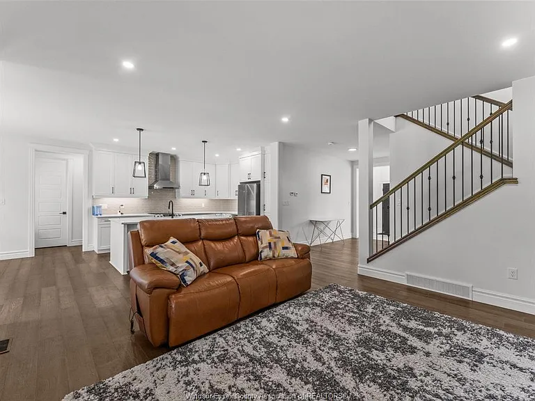 93 Belleview Dr — Photo 10