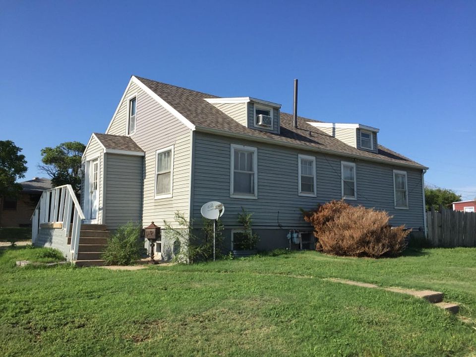 2nd image of 2000 Hall St