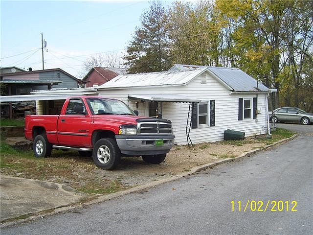 2nd image of 328 Leonard St