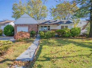 555 Croydon Rd, Elmont, NY 11003