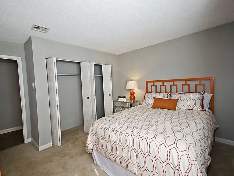 555 Eagles Crest Village Ln — Photo 9