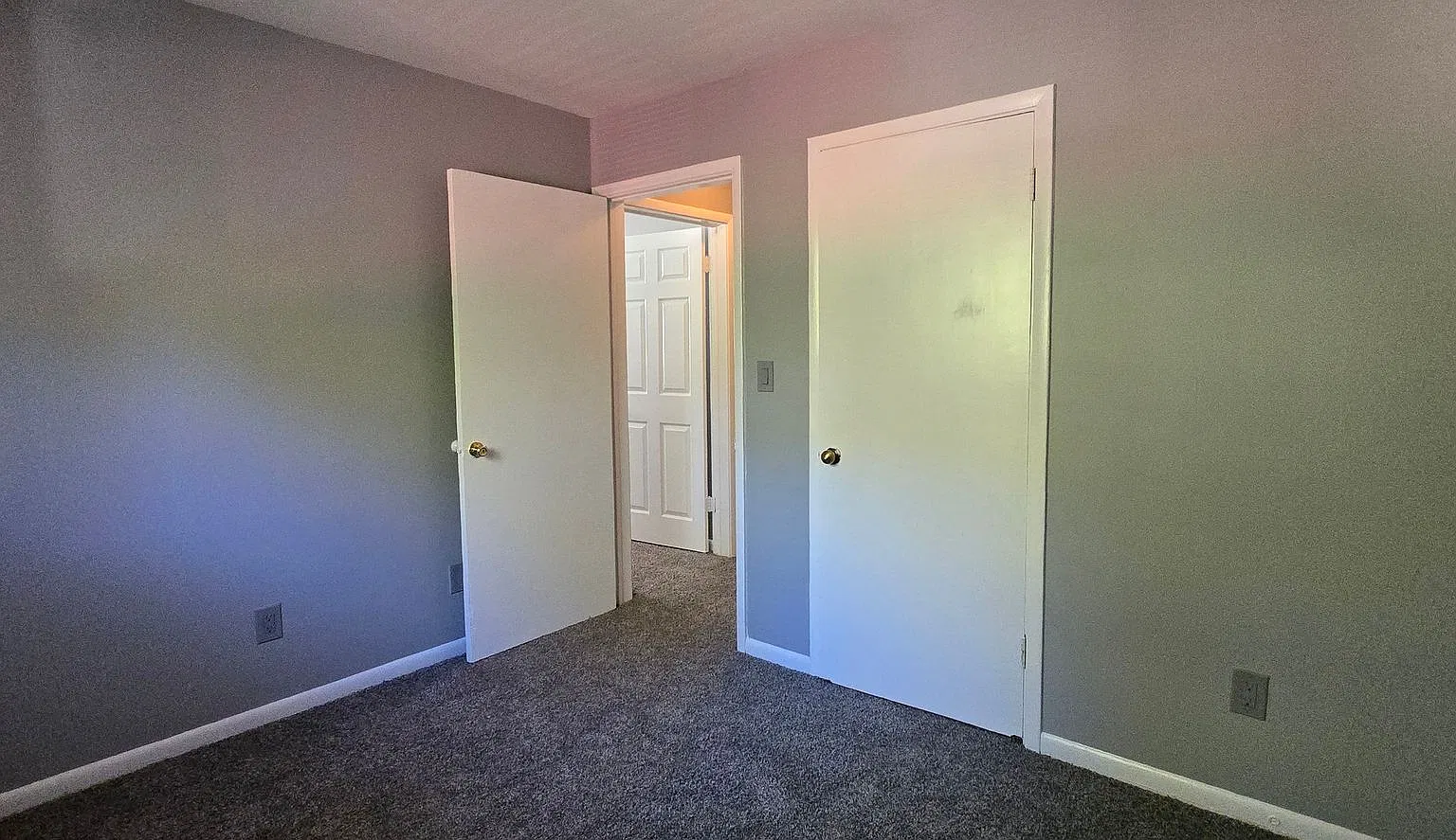 894 Mohawk Trail Apartments — Photo 3