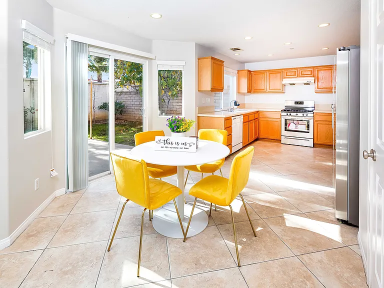 8049 Jamestown Cir — Photo 11