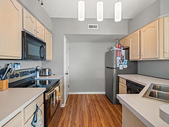 5th image of 301 Spyglass Ct APT 302