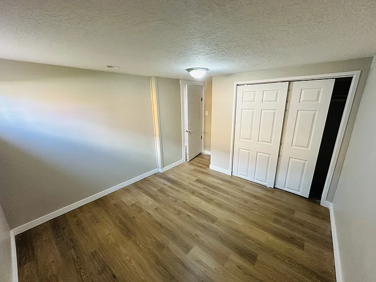 19 E 1300 S — Photo 8