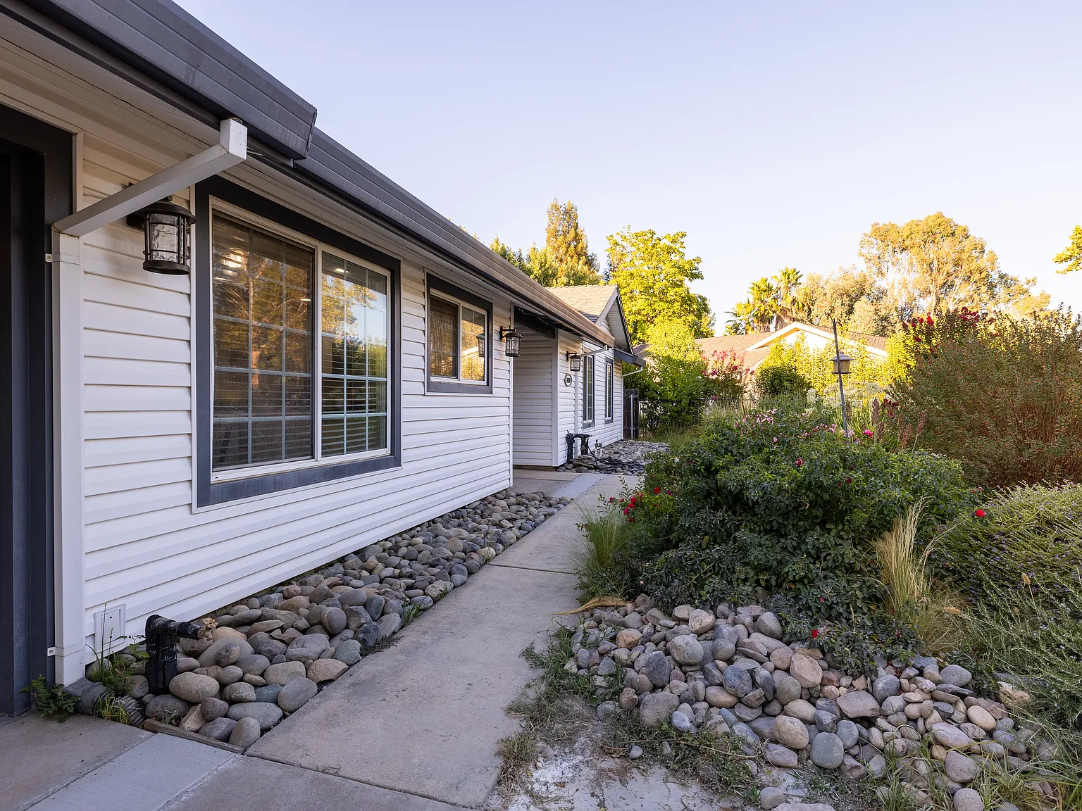 3 bed, 1585 sqft, $3,100 — Photo 3