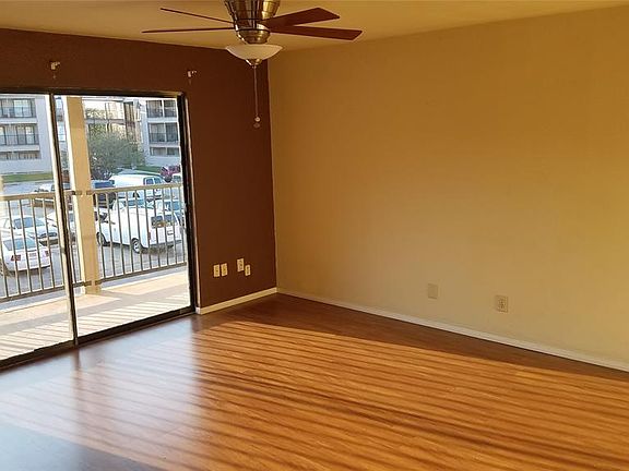 2nd image of 206 Plaza Verde Dr APT D12