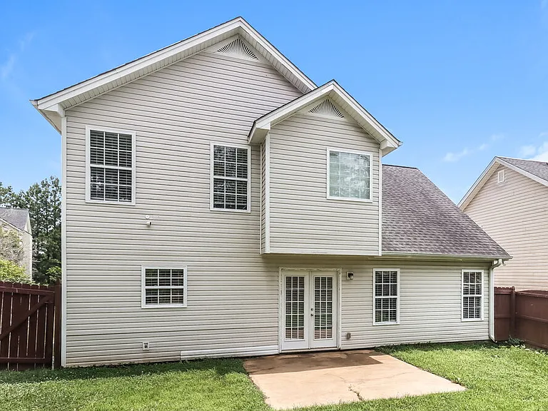204 Providence Dr — Photo 17