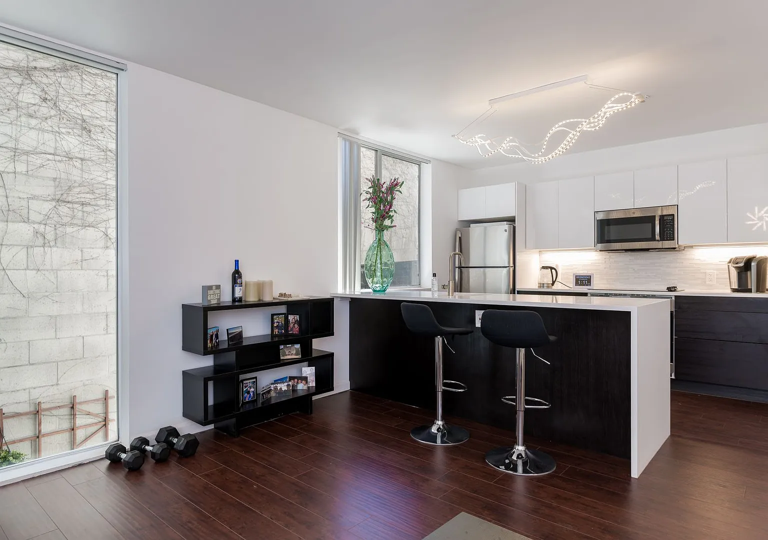 2 Bed 2 Bath in The Heart of Little Italy — Photo 4