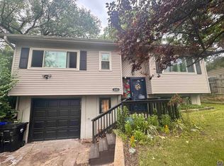 3313 SW Twilight Dr, Topeka, KS 66614