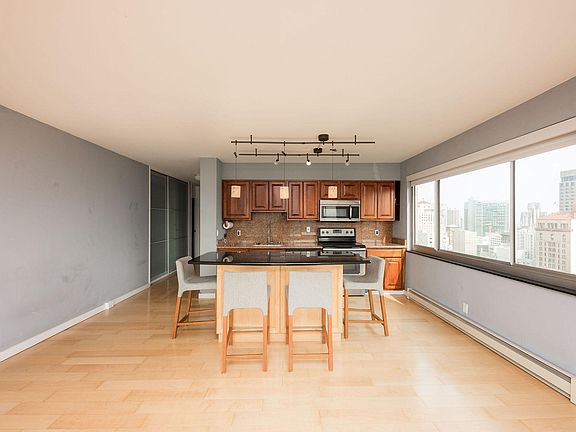2nd image of 1001 Pine St Unit 1004