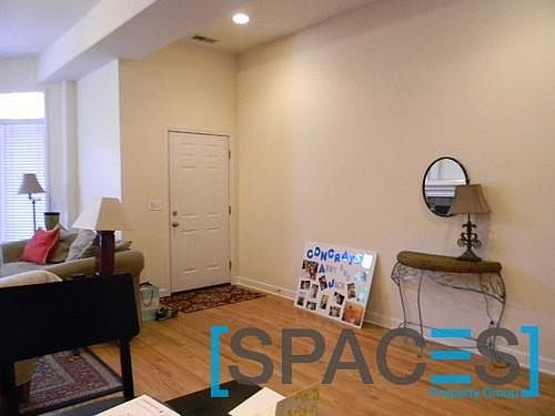 5th image of 2049 N Sheffield Ave #Grdn
