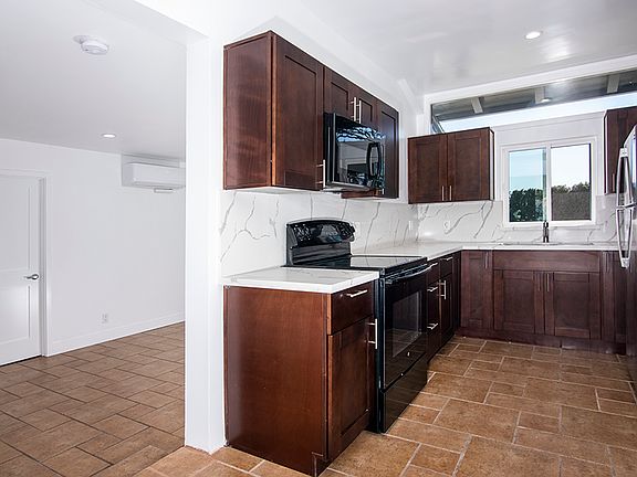 2nd image of 562 W 18th St #B