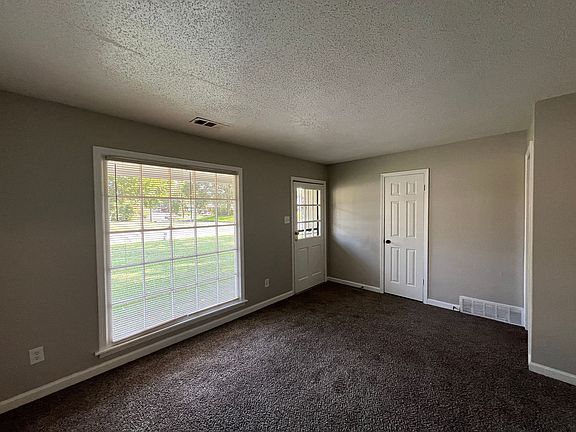 4th image of 597 Western Park Dr