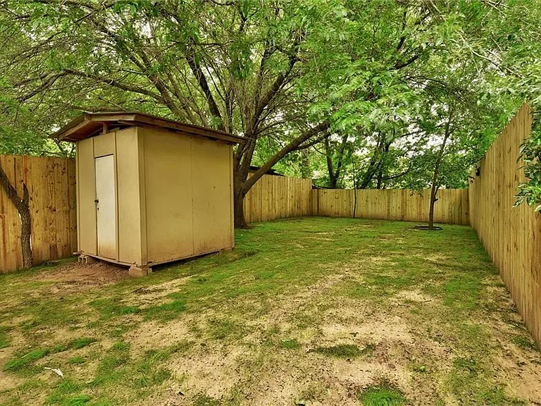 7504 Carver Ave #A — Photo 10