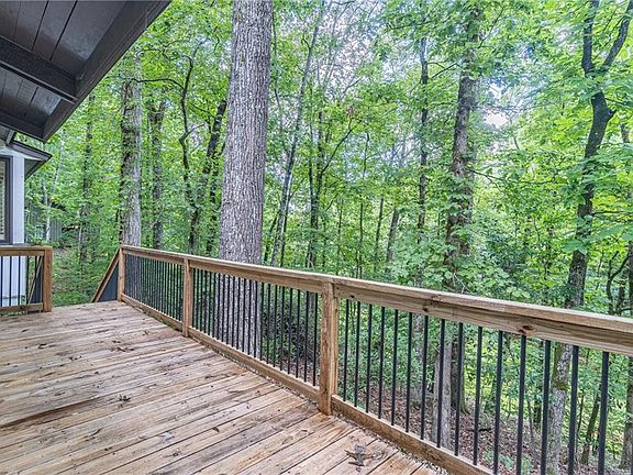 5th image of 4022 Wesley Chapel Rd