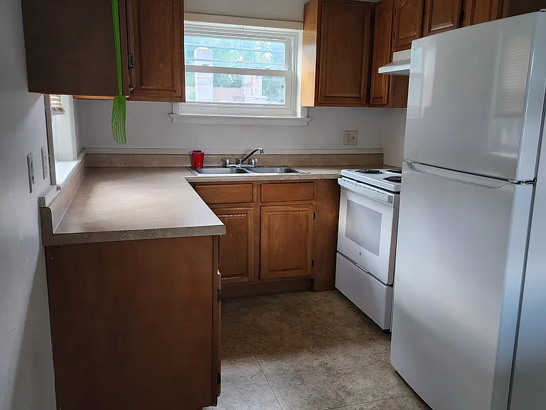 214 Ross Ave — Photo 5