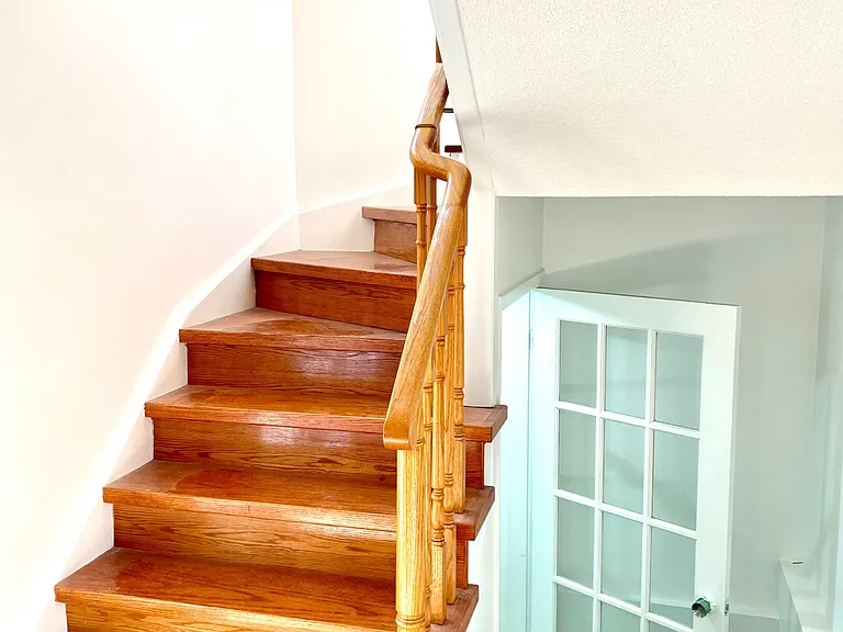 121 Radford Dr — Photo 16