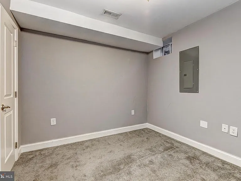 822 S Highland Ave — Photo 33