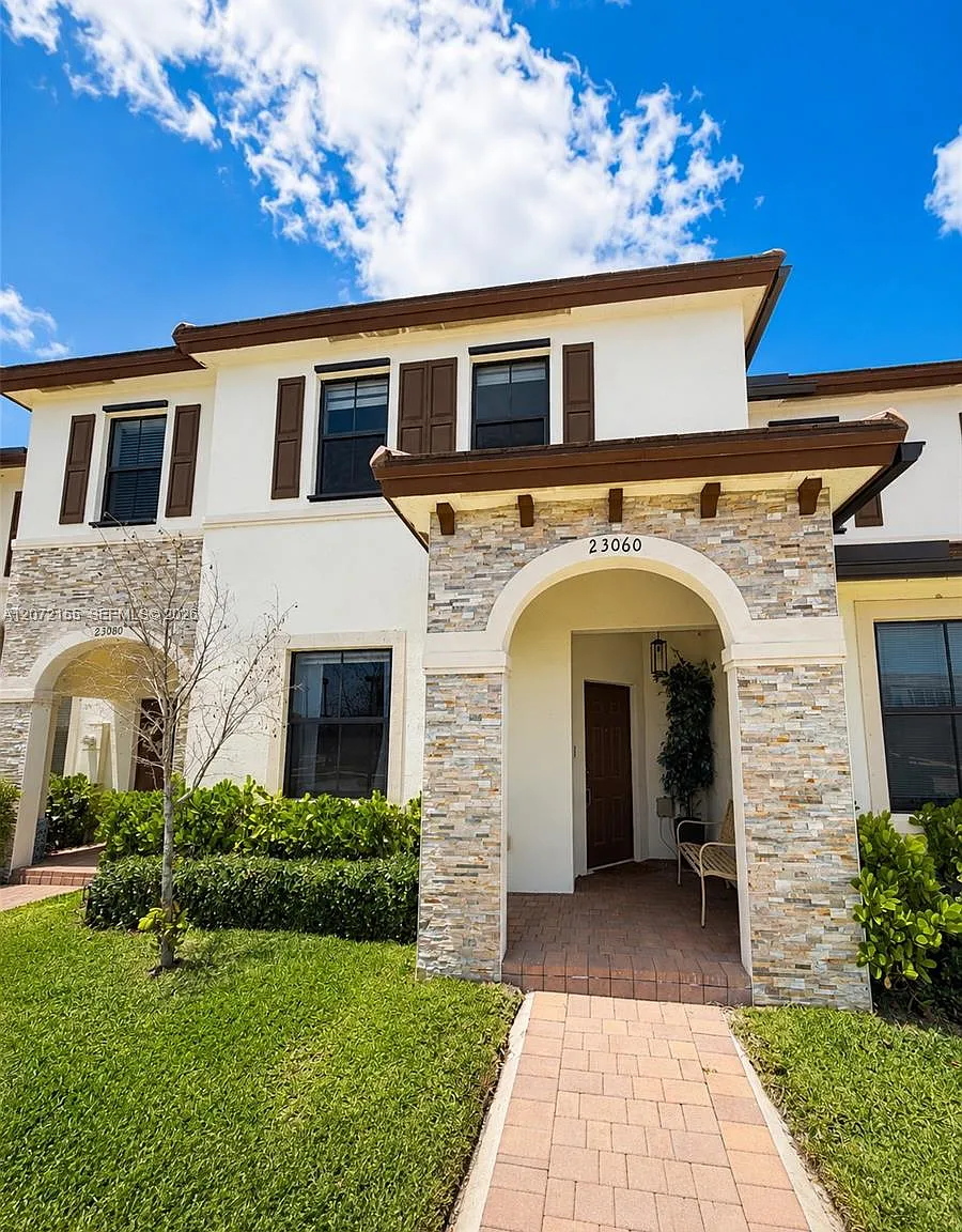 Enclave South Phase 2 — Photo 1