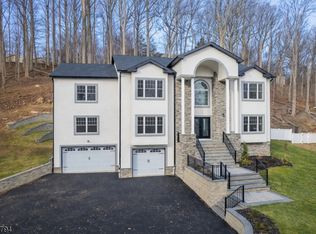 79 Park Pl, Watchung Boro, NJ 07069