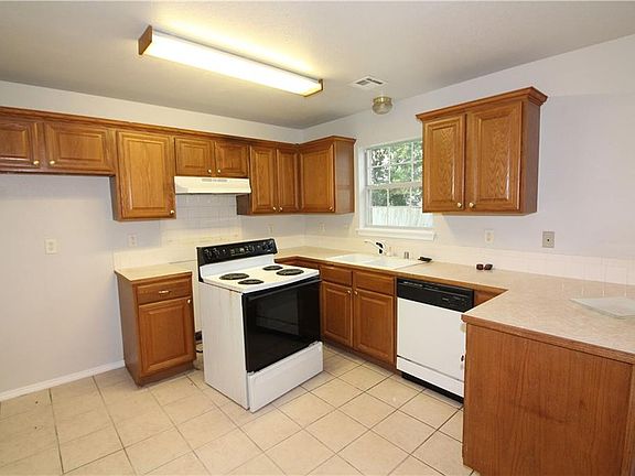 4th image of 501 Sun Meadow Dr