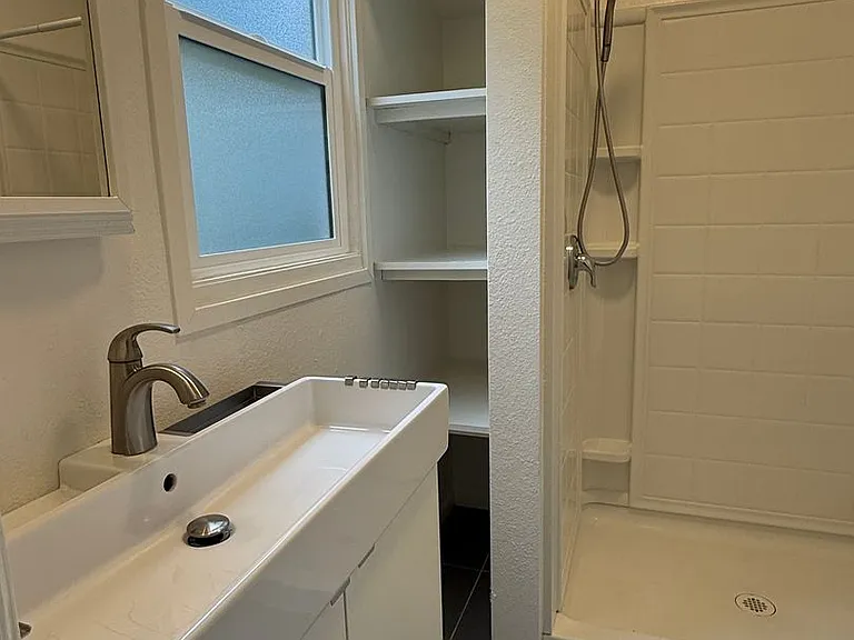 1836 Howard Ave — Photo 8
