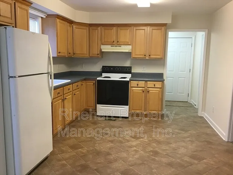 1444 Edgewood Dr — Photo 4