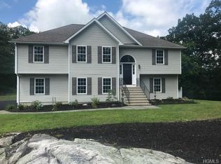 11 Elinor Pl, Lake Peekskill, NY 10537