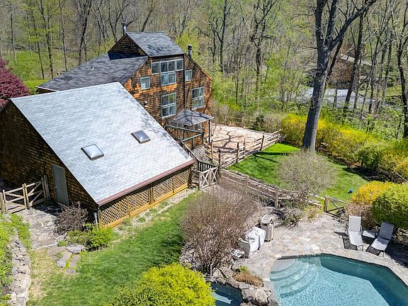 4th image of 213 Vail Lane