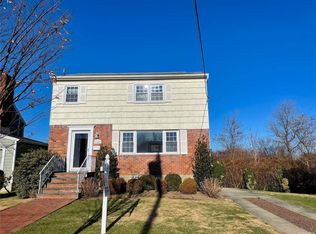 10 Roxbury Rd, East Rockaway, NY 11518